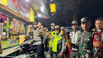 Geger Puncak Bogor! Polisi Sita Puluhan Botol Miras dalam Patroli Ramadan, Ini Kata Kapolsek