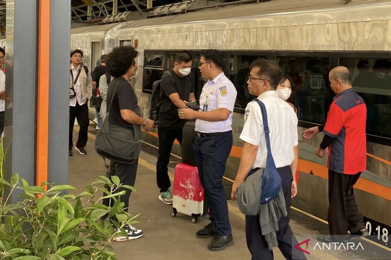 KAI Daop 2 Bandung Catat Lonjakan Fantastis: 60 Ribu Penumpang di H-7 Lebaran 2026!